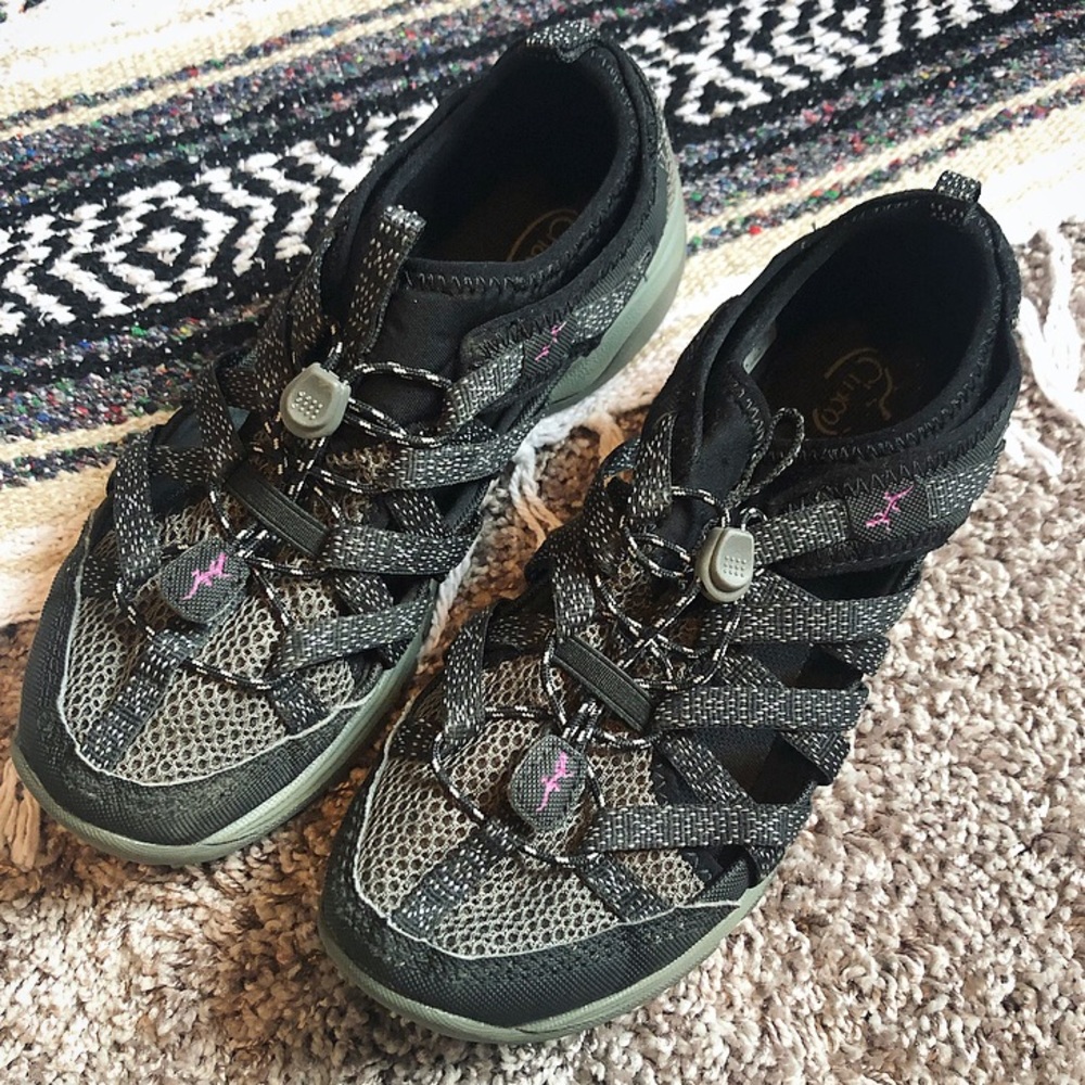 ⭐️Chaco River Shoes